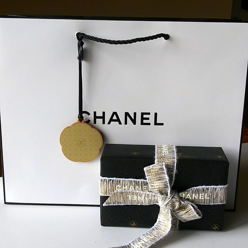 CHANEL Bag & Charm